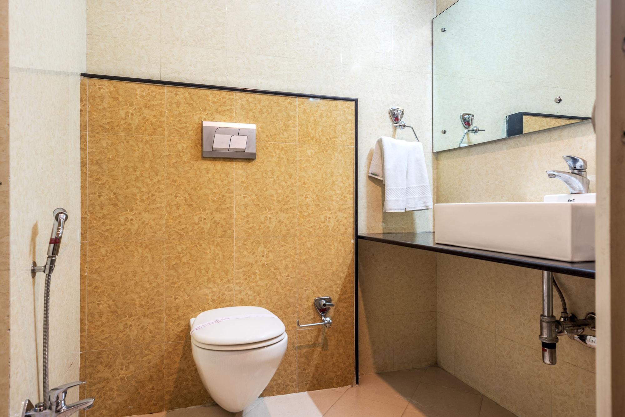 Treebo Trend Grand Plaza Nampally Hyderabad Exteriör bild