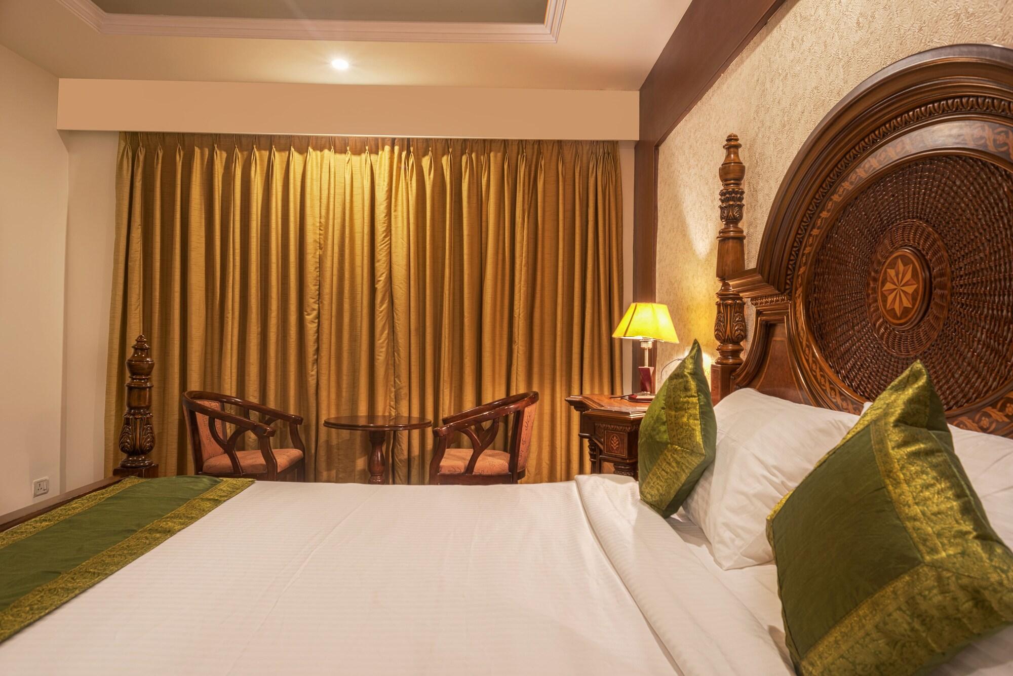 Treebo Trend Grand Plaza Nampally Hyderabad Exteriör bild
