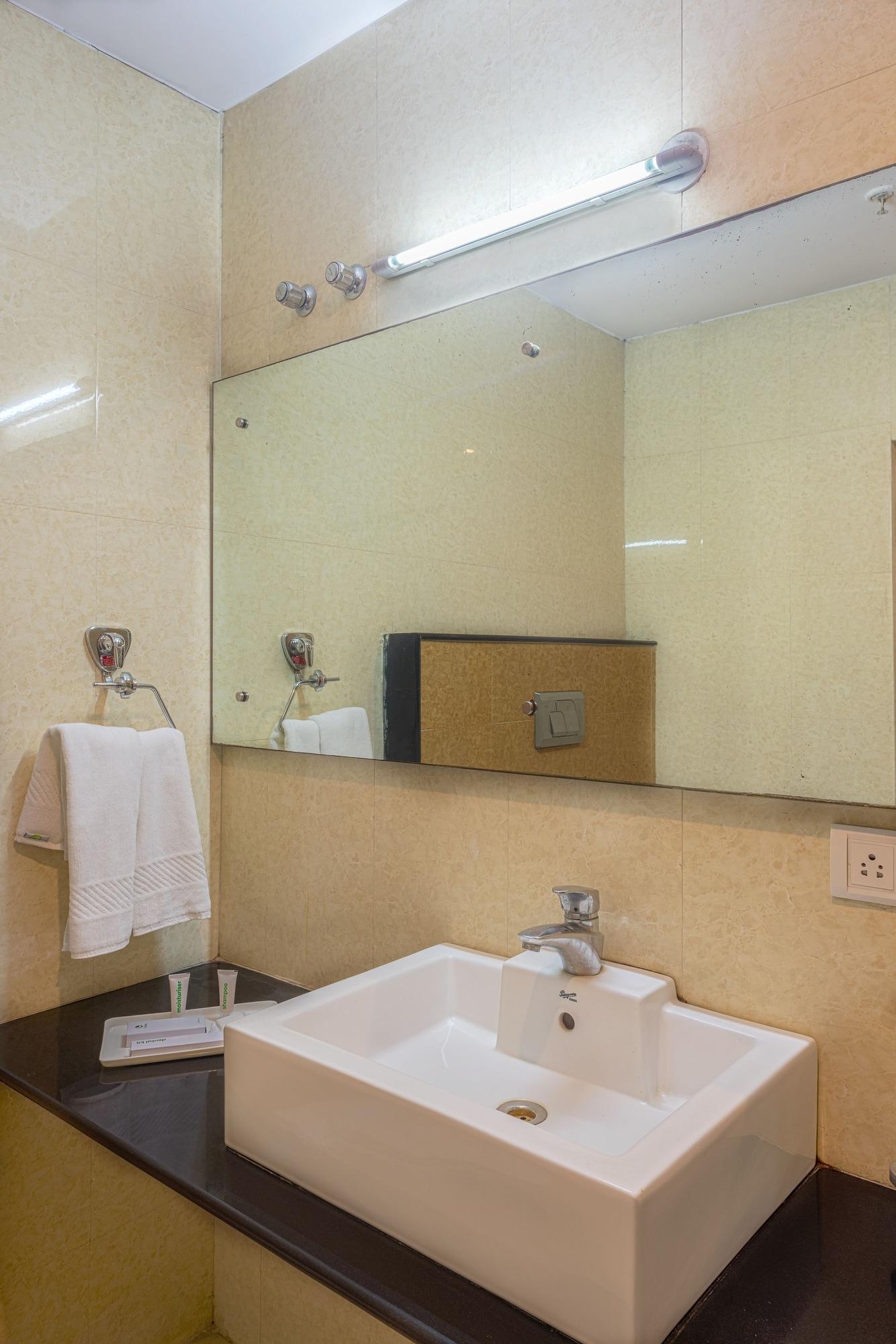 Treebo Trend Grand Plaza Nampally Hyderabad Exteriör bild