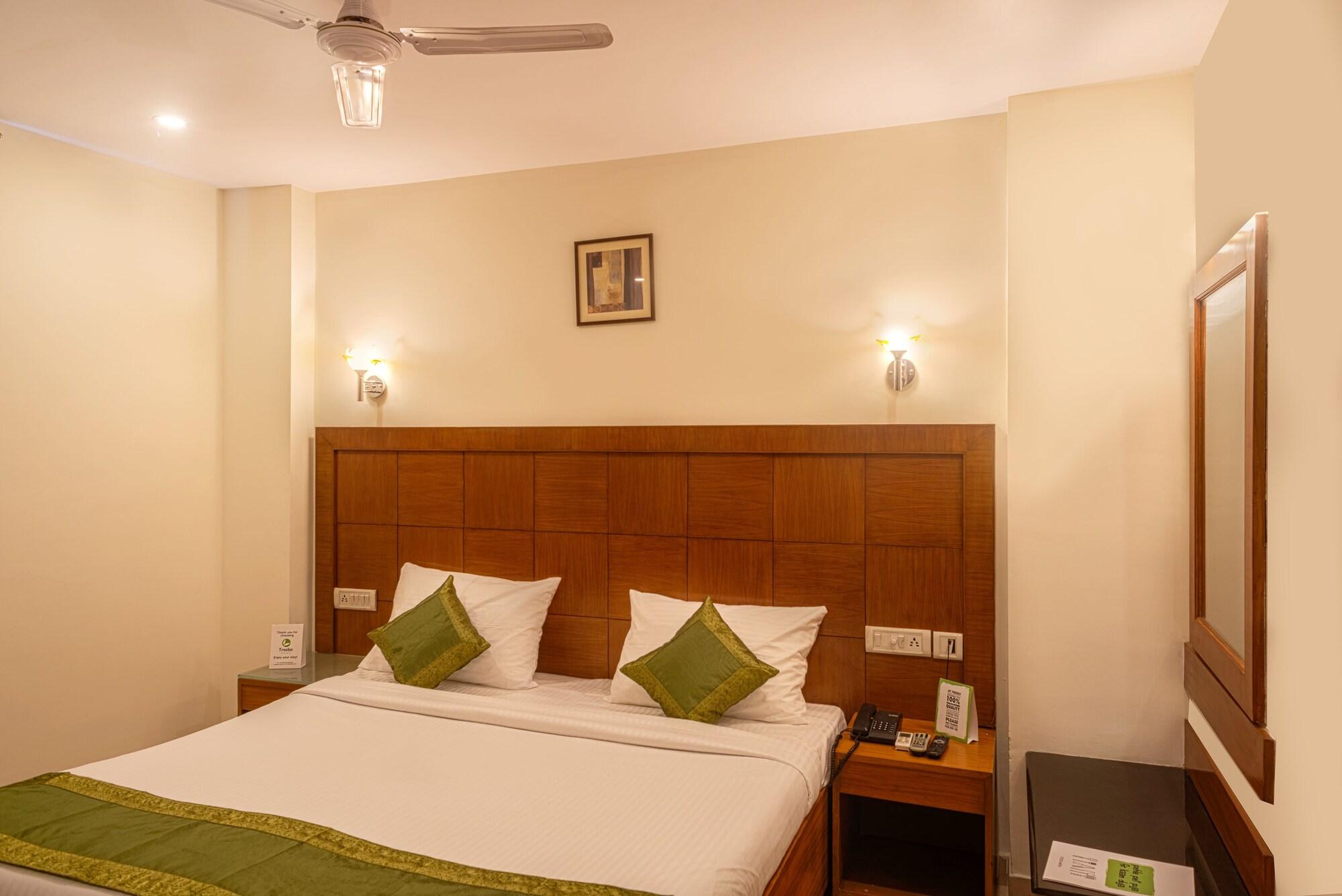 Treebo Trend Grand Plaza Nampally Hyderabad Exteriör bild