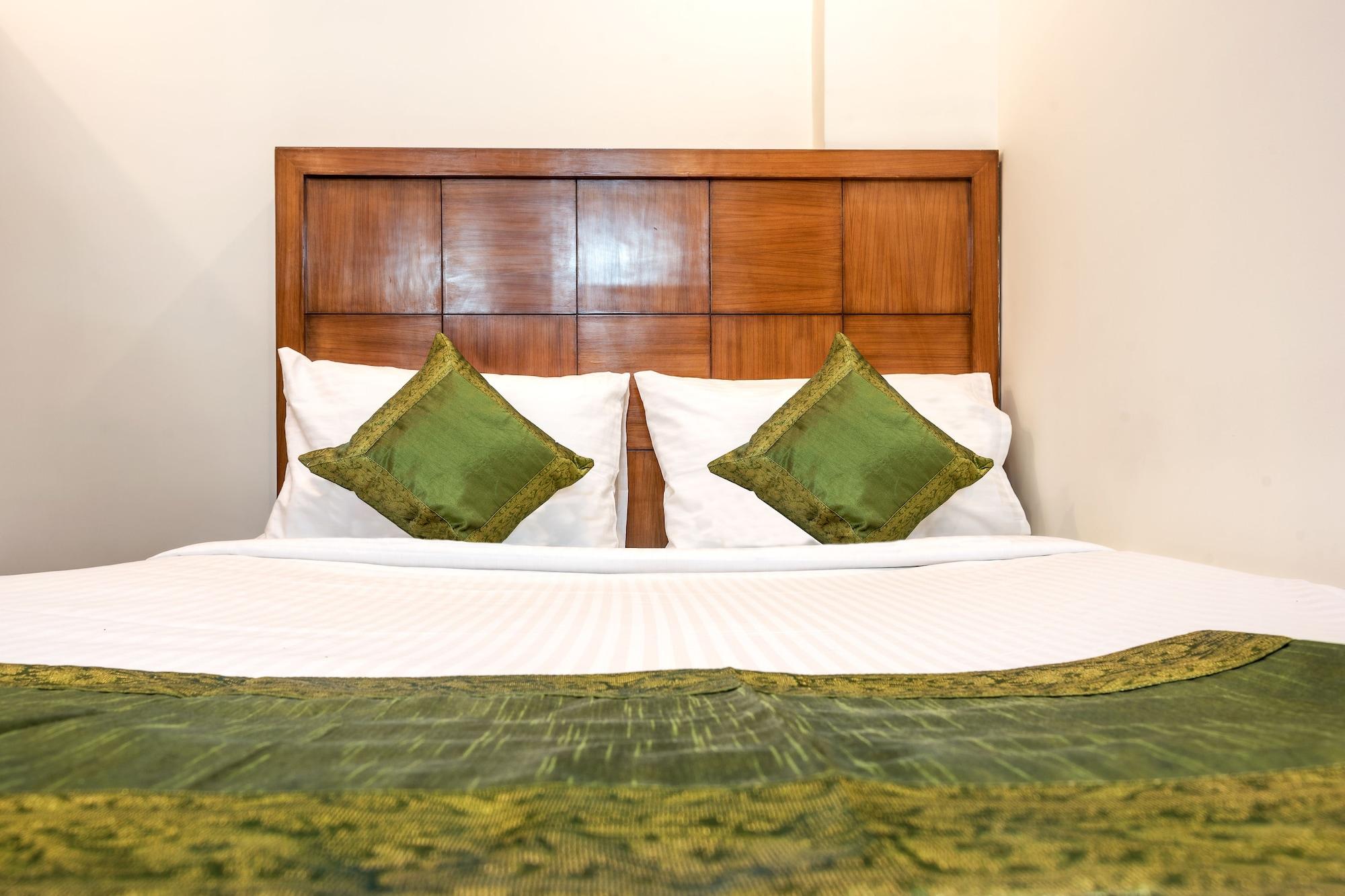 Treebo Trend Grand Plaza Nampally Hyderabad Exteriör bild