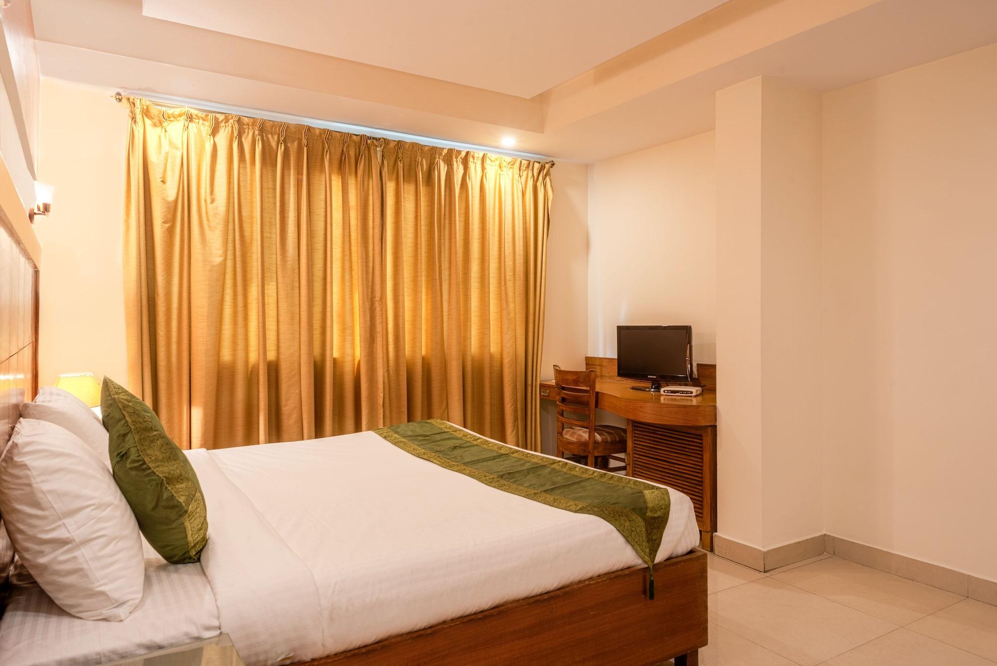 Treebo Trend Grand Plaza Nampally Hyderabad Exteriör bild