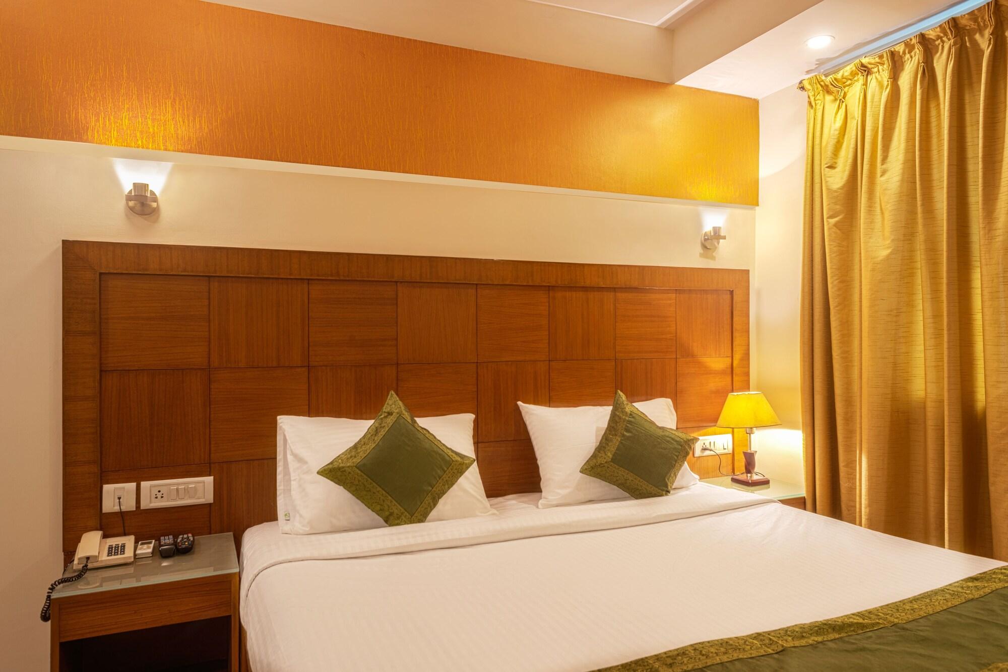 Treebo Trend Grand Plaza Nampally Hyderabad Exteriör bild