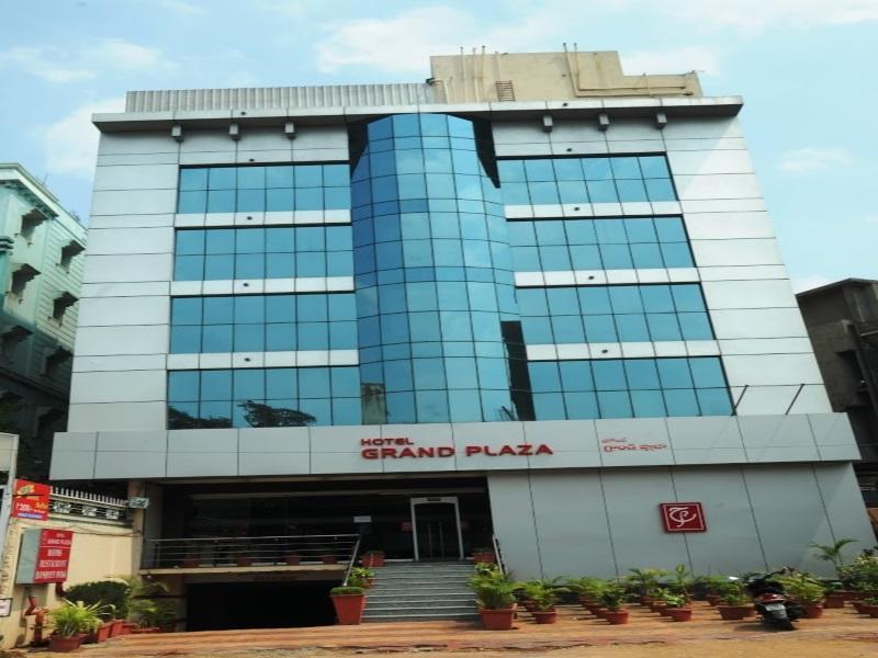 Treebo Trend Grand Plaza Nampally Hyderabad Exteriör bild