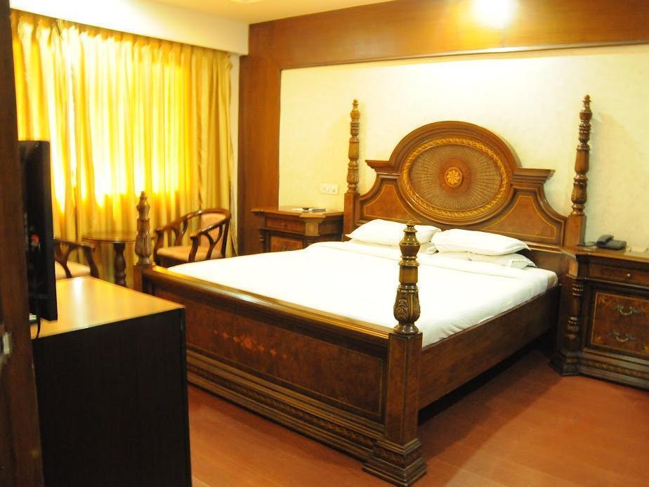 Treebo Trend Grand Plaza Nampally Hyderabad Exteriör bild