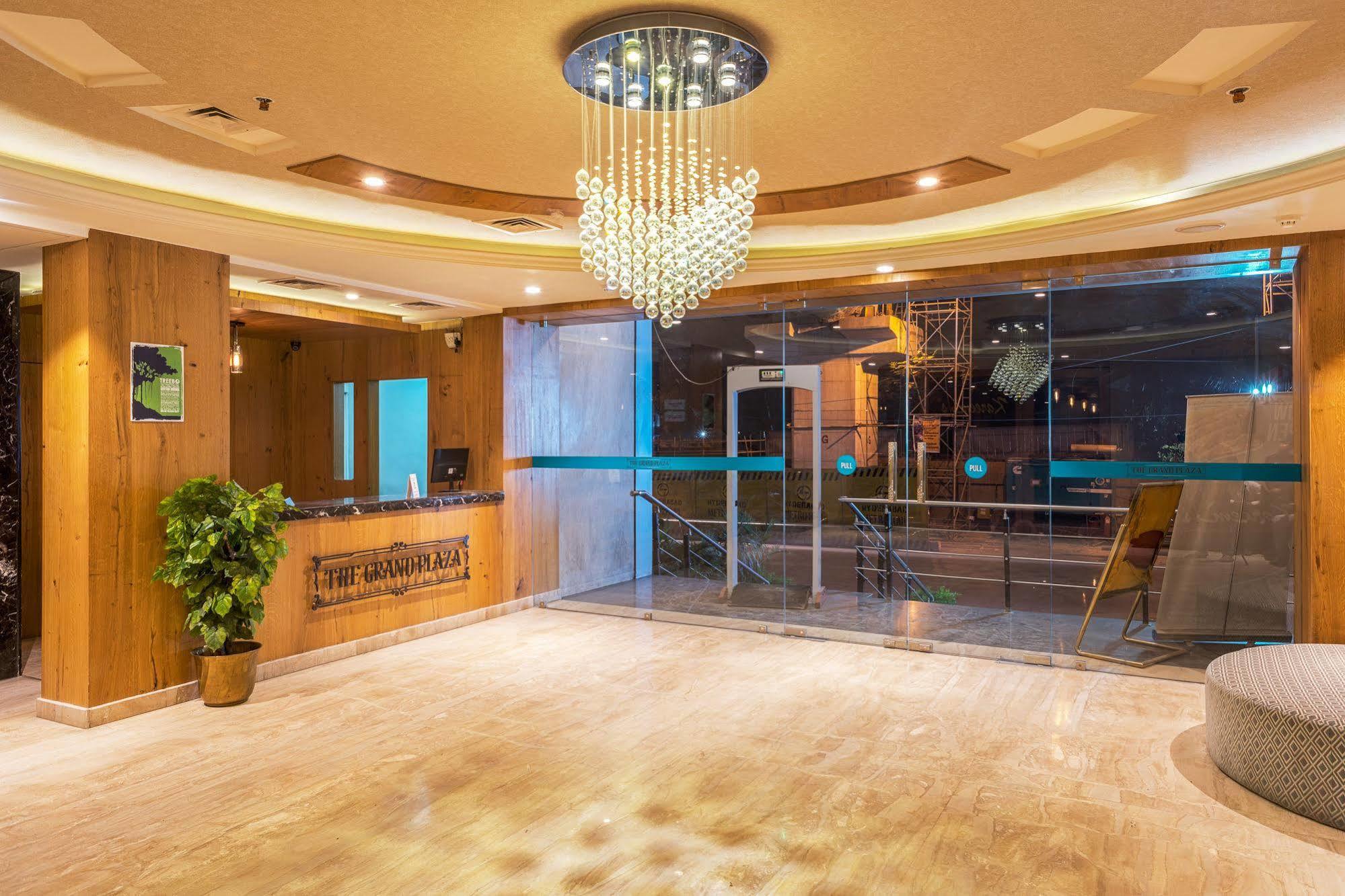 Treebo Trend Grand Plaza Nampally Hyderabad Exteriör bild