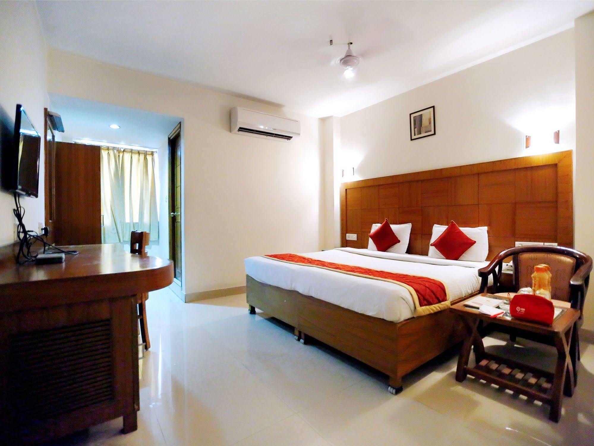 Treebo Trend Grand Plaza Nampally Hyderabad Exteriör bild