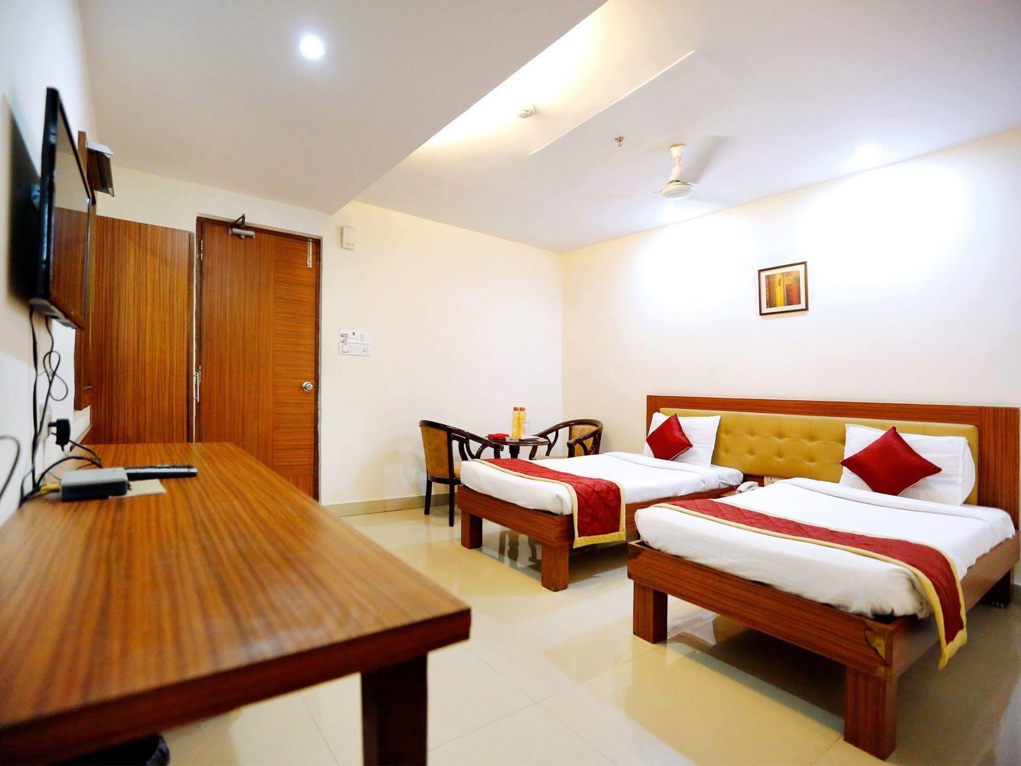 Treebo Trend Grand Plaza Nampally Hyderabad Exteriör bild