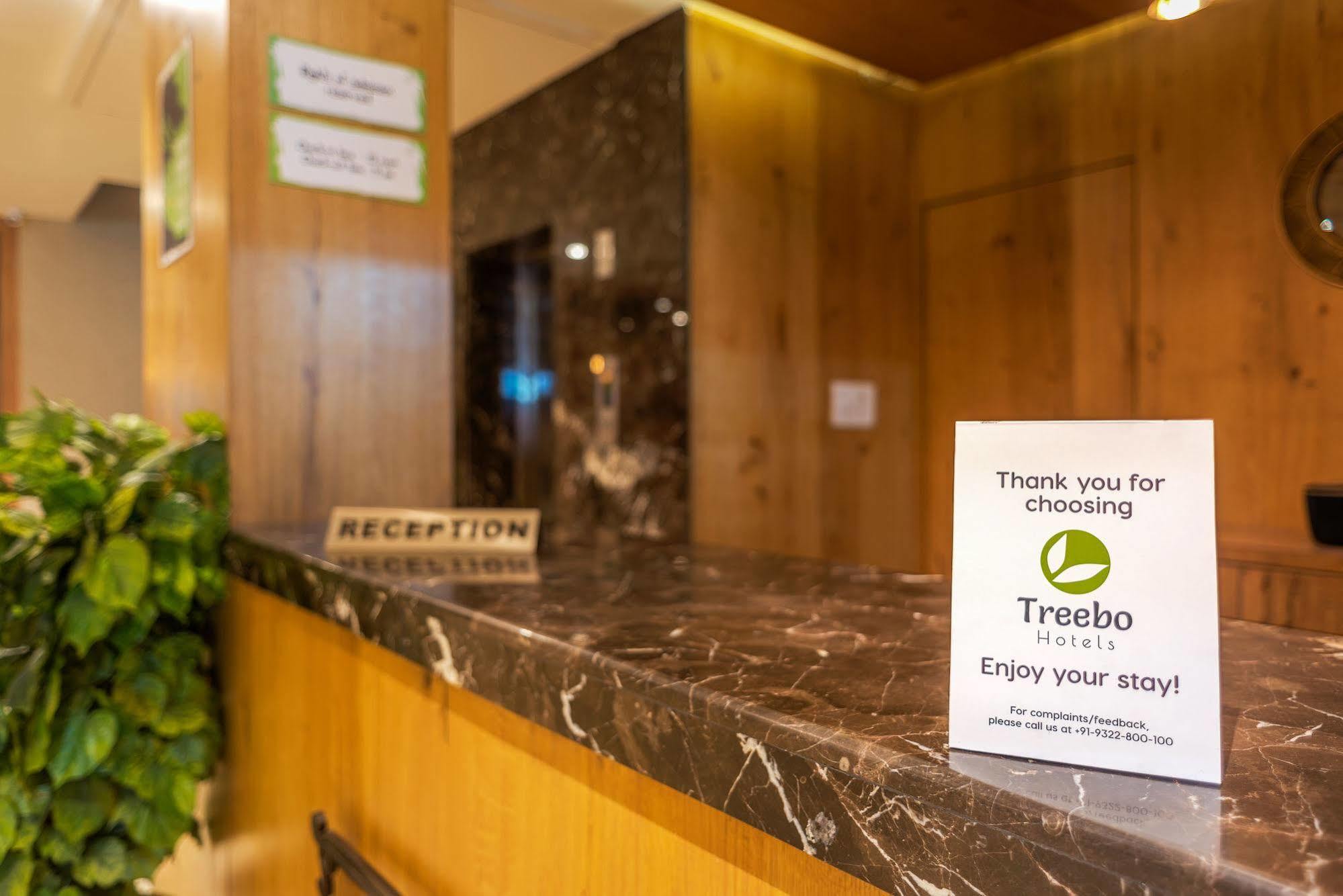 Treebo Trend Grand Plaza Nampally Hyderabad Exteriör bild